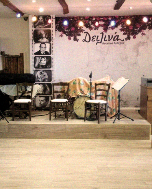 Deilina Music Tavern the Stage